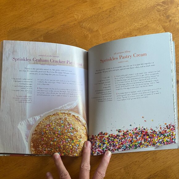 Sprinkles!: Recipes and Ideas for Rainbowlicious Desserts by Jackie Alpers - Picture 6 of 6